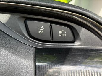 Toyota Yaris 1.33 Dual VVT-i Design Multidrive S Euro 6 5dr (Safety Sense)