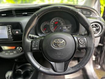Toyota Yaris 1.33 Dual VVT-i Design Multidrive S Euro 6 5dr (Safety Sense)