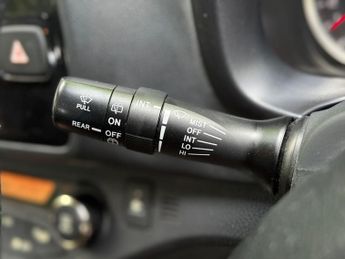 Toyota Yaris 1.33 Dual VVT-i Design Multidrive S Euro 6 5dr (Safety Sense)