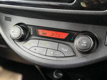 Toyota Yaris 1.33 Dual VVT-i Design Multidrive S Euro 6 5dr (Safety Sense)