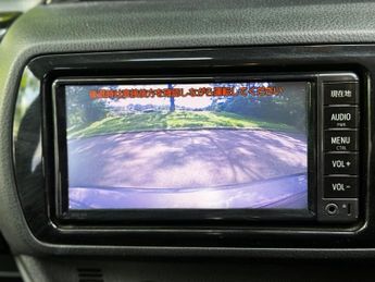 Toyota Yaris 1.33 Dual VVT-i Design Multidrive S Euro 6 5dr (Safety Sense)