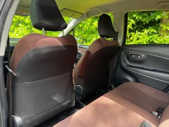 Toyota Yaris 1.33 Dual VVT-i Design Multidrive S Euro 6 5dr (Safety Sense)
