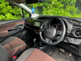 Toyota Yaris 1.33 Dual VVT-i Design Multidrive S Euro 6 5dr (Safety Sense)