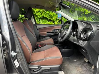 Toyota Yaris 1.33 Dual VVT-i Design Multidrive S Euro 6 5dr (Safety Sense)