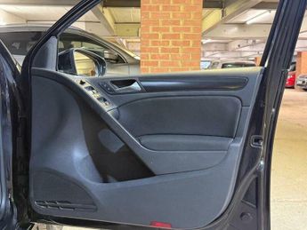 Volkswagen Golf 1.6 TDI SE DSG Euro 5 5dr
