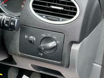 Ford Focus 1.6 Zetec Climate 5dr