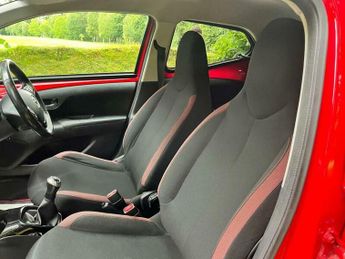 Toyota AYGO 1.0 VVT-i x-cite 4 Red Bi-Tone Euro 6 5dr
