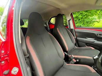 Toyota AYGO 1.0 VVT-i x-cite 4 Red Bi-Tone Euro 6 5dr
