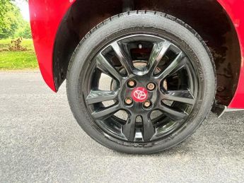 Toyota AYGO 1.0 VVT-i x-cite 4 Red Bi-Tone Euro 6 5dr