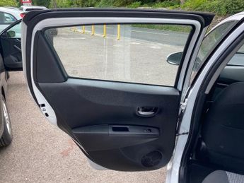 Toyota Yaris VVT-I ICON PLUS 1.33VVTI NAVIGATION. REAR CAMERA.