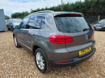 Volkswagen Tiguan 2.0 TDI BlueMotion Tech SE 4WD Euro 5 (s/s) 5dr