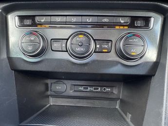 Volkswagen Tiguan R LINE TSI BMT 4MOTION DSG