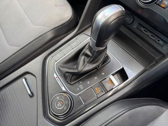 Volkswagen Tiguan R LINE TSI BMT 4MOTION DSG
