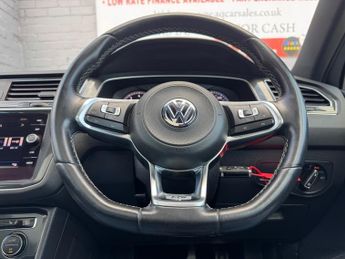 Volkswagen Tiguan R LINE TSI BMT 4MOTION DSG
