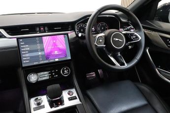 Jaguar F-Pace R-DYNAMIC SE BLACK