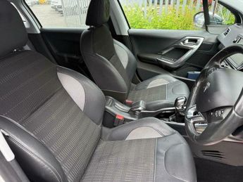 Peugeot 2008 E-HDI ALLURE