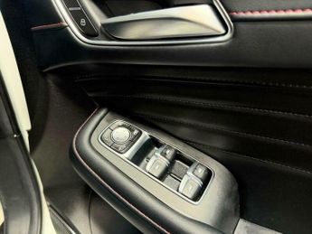 MG MG HS 1.5 T-GDI 16.6kWh Exclusive Auto Euro 6 (s/s) 5dr