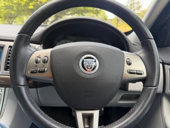 Jaguar XF 3.0d V6 Premium Luxury Saloon 4dr Diesel Auto Euro 5 (240 ps)