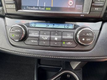 Toyota RAV4 D-4D BUSINESS EDITION TSS