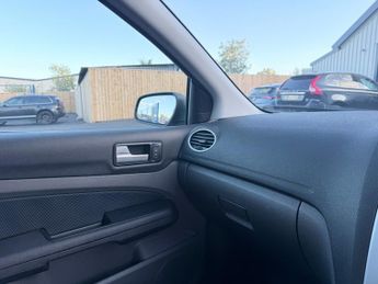 Ford Focus ZETEC CLIMATE 16V Auto [Climate Pack] PETROL 27K MILES 1 OWNER F