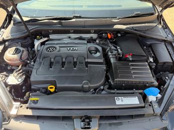 Volkswagen Golf 2.0 TDI BlueMotion Tech SE DSG Euro 5 (s/s) 5dr