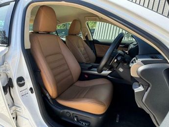 Lexus IS 2.5 300h Executive Edition E-CVT Euro 5 (s/s) 4dr