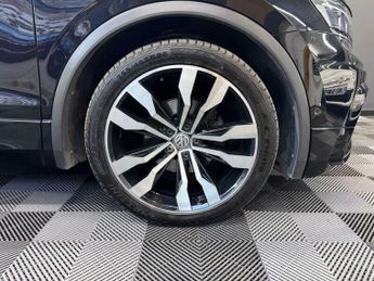 Volkswagen Tiguan R-LINE TECH TDI DSG