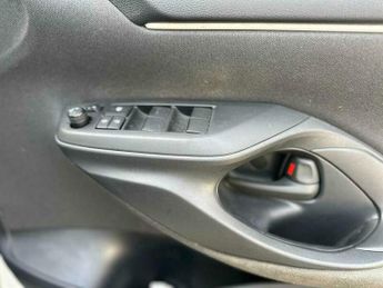 Toyota Yaris 1.5 VVT-h Excel 5dr Hybrid REG:KJ70 GXX