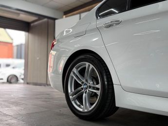 BMW 5 SERIES 530d M SPORT [7X SERVICES, SAT NAV, LEATHER, HEATED SEATS & REVE