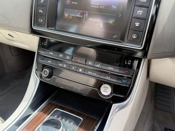 Jaguar XE 2.0d Portfolio Auto Euro 6 4dr 177BHP