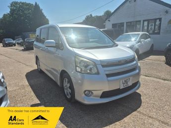 Toyota Noah VOXY HYBIRD ZWR8