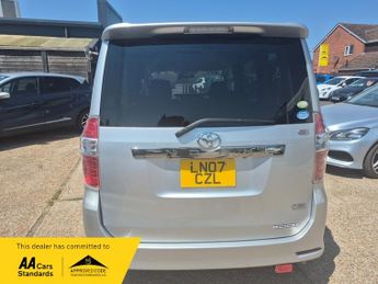 Toyota Noah VOXY HYBIRD ZWR8