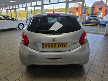 Peugeot 208 1.2 VTi Allure Euro 5 5dr