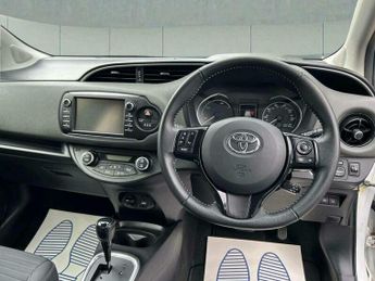 Toyota Yaris 1.5 VVT-h Icon Tech E-CVT Euro 6 (s/s) 5dr