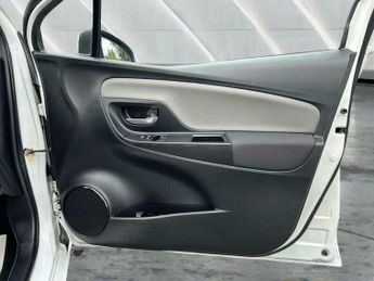 Toyota Yaris 1.5 VVT-h Icon Tech E-CVT Euro 6 (s/s) 5dr
