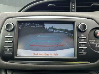 Toyota Yaris 1.5 VVT-h Icon Tech E-CVT Euro 6 (s/s) 5dr