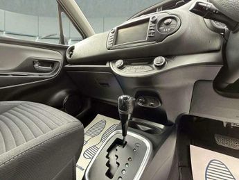 Toyota Yaris 1.5 VVT-h Icon Tech E-CVT Euro 6 (s/s) 5dr