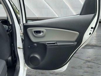 Toyota Yaris 1.5 VVT-h Icon Tech E-CVT Euro 6 (s/s) 5dr