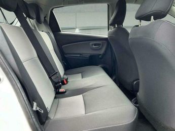 Toyota Yaris 1.5 VVT-h Icon Tech E-CVT Euro 6 (s/s) 5dr