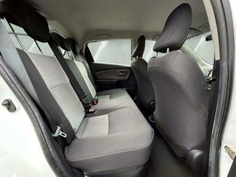 Toyota Yaris 1.5 VVT-h Icon Tech E-CVT Euro 6 (s/s) 5dr