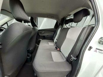Toyota Yaris 1.5 VVT-h Icon Tech E-CVT Euro 6 (s/s) 5dr