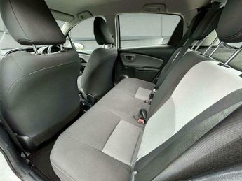 Toyota Yaris 1.5 VVT-h Icon Tech E-CVT Euro 6 (s/s) 5dr