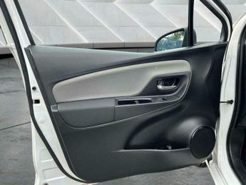 Toyota Yaris 1.5 VVT-h Icon Tech E-CVT Euro 6 (s/s) 5dr