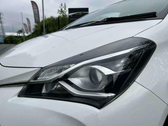 Toyota Yaris 1.5 VVT-h Icon Tech E-CVT Euro 6 (s/s) 5dr