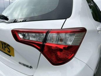 Toyota Yaris 1.5 VVT-h Icon Tech E-CVT Euro 6 (s/s) 5dr