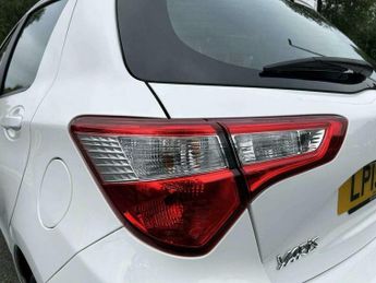 Toyota Yaris 1.5 VVT-h Icon Tech E-CVT Euro 6 (s/s) 5dr