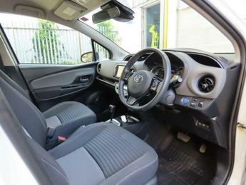 Toyota Yaris 1.5 VVT-h Icon Tech E-CVT Euro 6 (s/s) 5dr