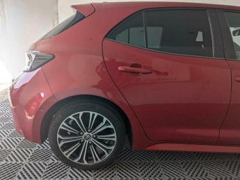 Toyota Corolla 1.8 VVT-h Design CVT Euro 6 (s/s) 5dr