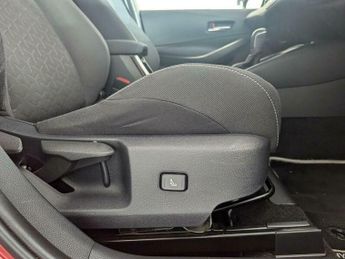 Toyota Corolla 1.8 VVT-h Design CVT Euro 6 (s/s) 5dr