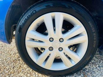 Honda Jazz 1.4 i-VTEC ES Plus Hatchback 5dr Petrol CVT Euro 5 (99 ps)